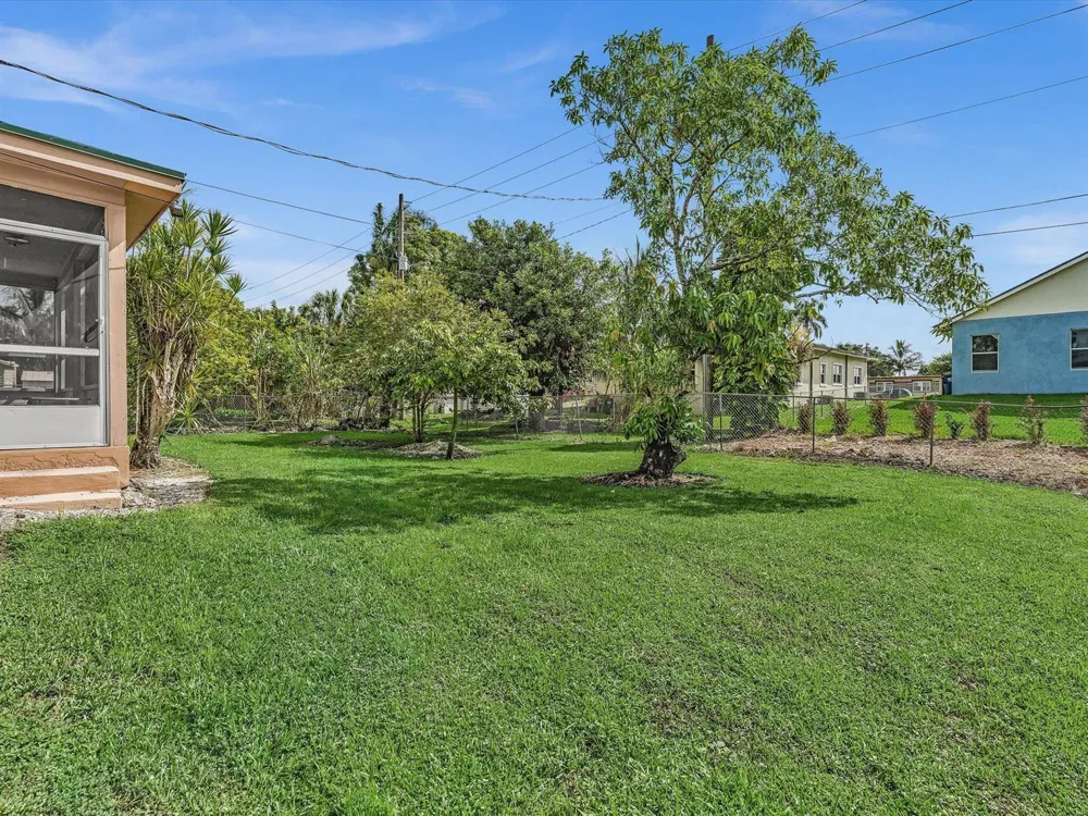 135 SW 7TH AVENUE South Bay, FL 33493