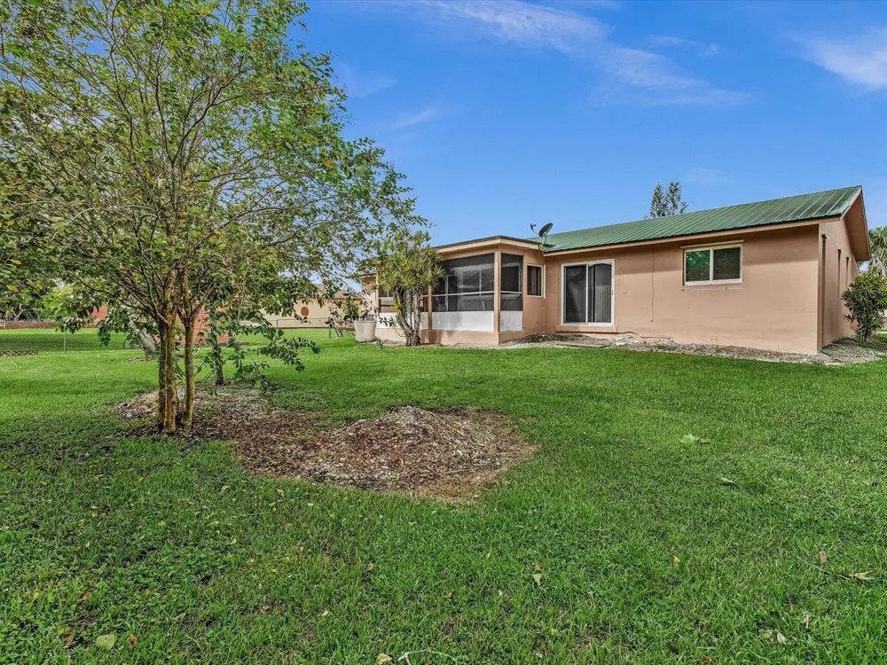 135 SW 7TH AVENUE South Bay, FL 33493