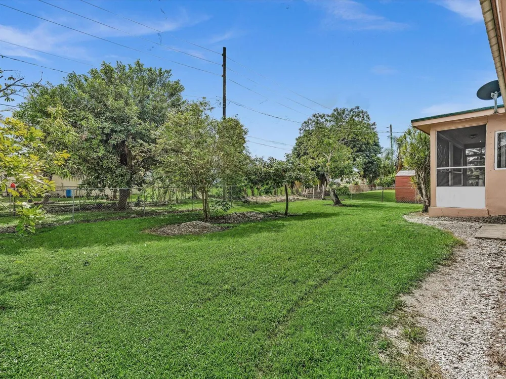 135 SW 7TH AVENUE South Bay, FL 33493