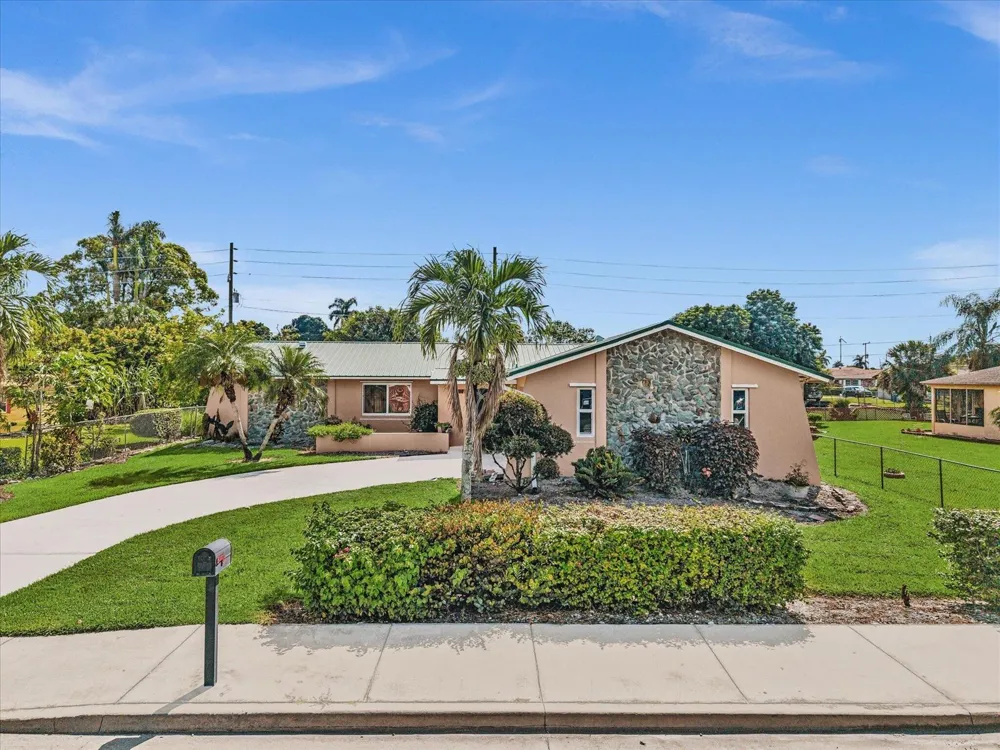 135 SW 7TH AVENUE South Bay, FL 33493