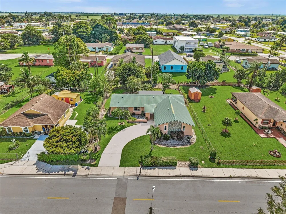 135 SW 7TH AVENUE South Bay, FL 33493