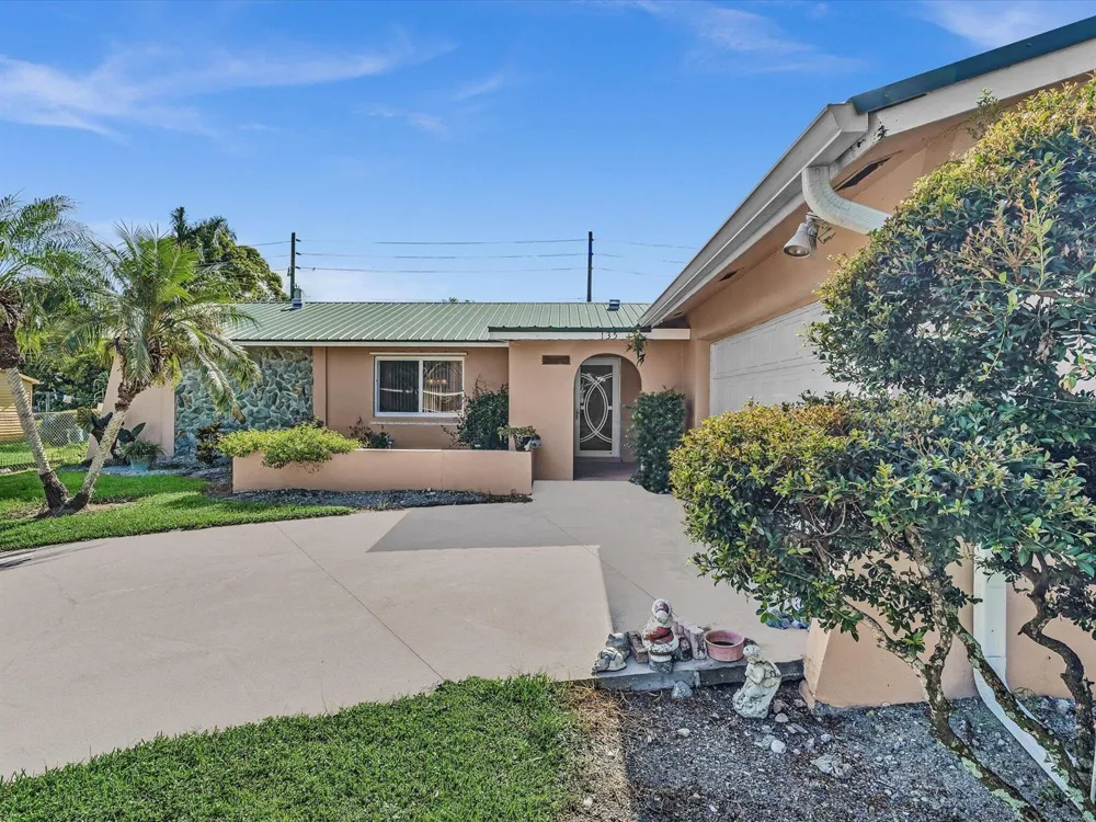 135 SW 7TH AVENUE South Bay, FL 33493
