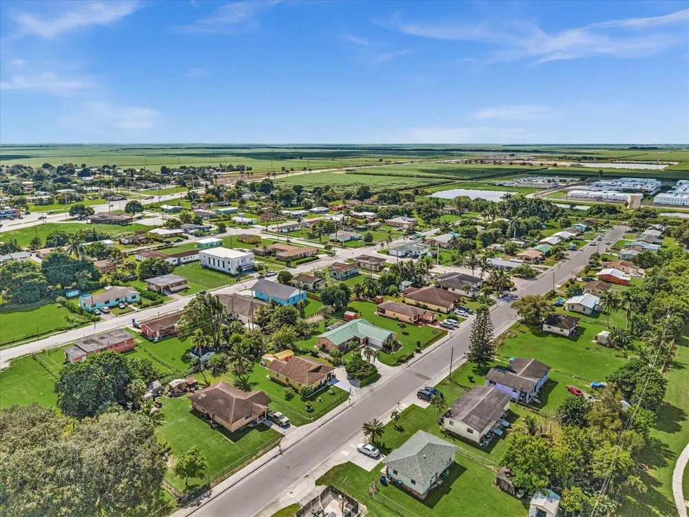 135 SW 7TH AVENUE South Bay, FL 33493