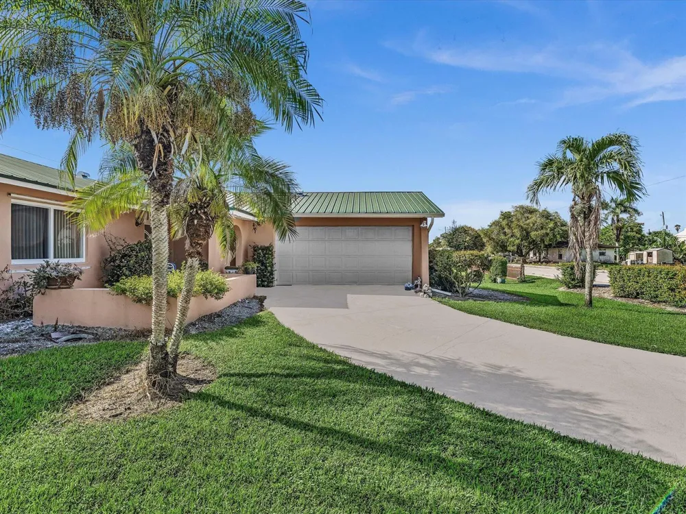 135 SW 7TH AVENUE South Bay, FL 33493