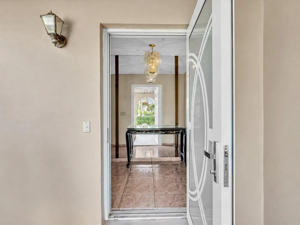 135 SW 7TH AVENUE South Bay, FL 33493