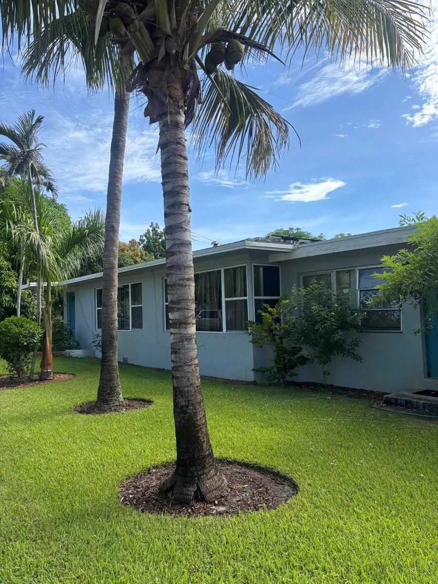105 4TH STREET #105 Lake Park, FL 33403