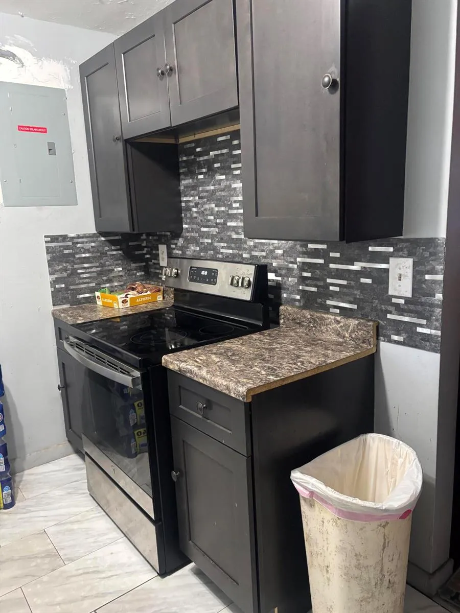 105 4TH STREET #105 Lake Park, FL 33403