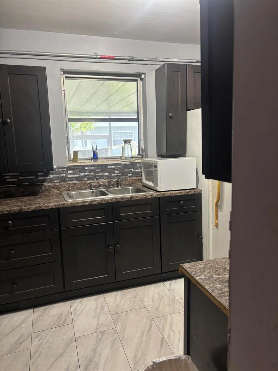 105 4TH STREET #105 Lake Park, FL 33403
