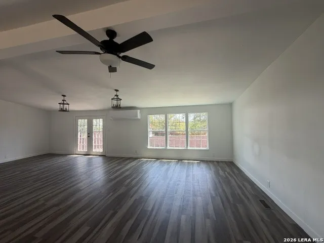 108 VILLA RIDGE DR Poteet, TX 78065
