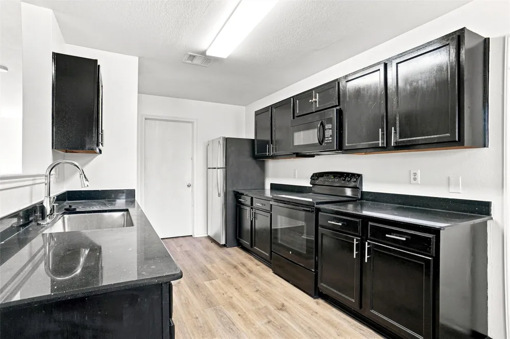 1027 Graystone Drive Lancaster, TX 75134