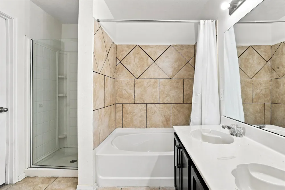 1027 Graystone Drive Lancaster, TX 75134