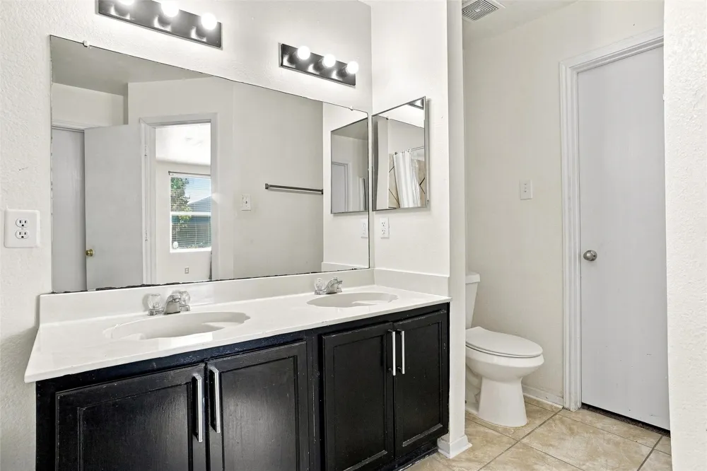 1027 Graystone Drive Lancaster, TX 75134