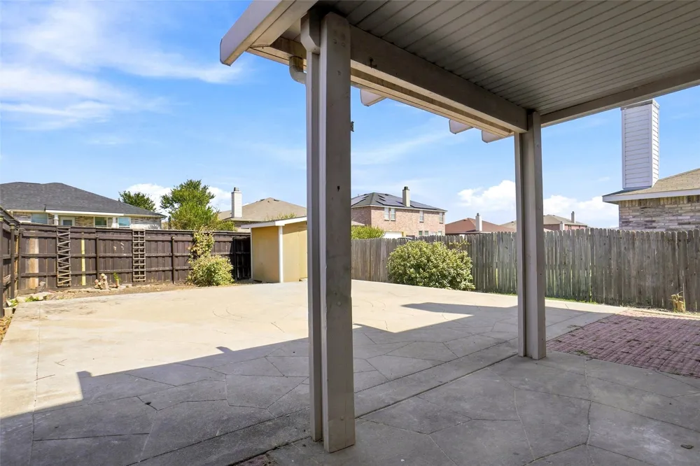 1027 Graystone Drive Lancaster, TX 75134