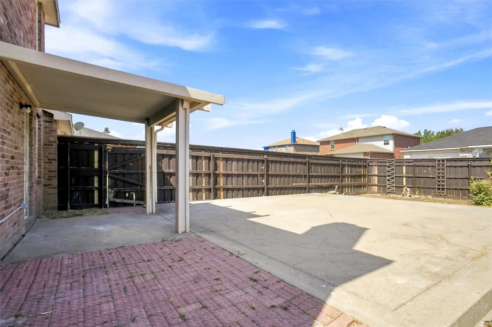 1027 Graystone Drive Lancaster, TX 75134
