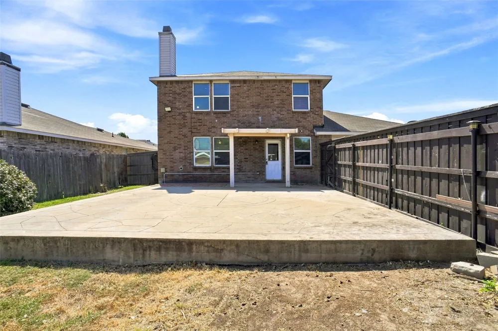 1027 Graystone Drive Lancaster, TX 75134