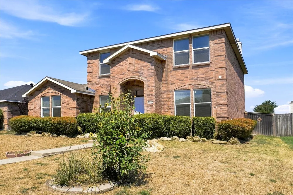 1027 Graystone Drive Lancaster, TX 75134
