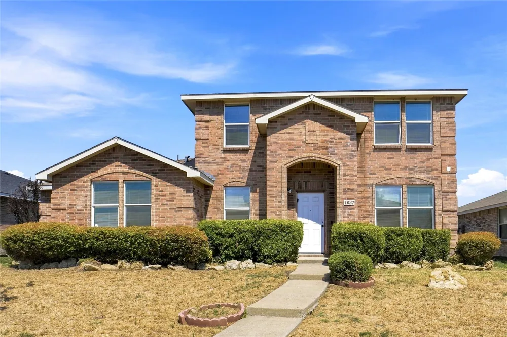 1027 Graystone Drive Lancaster, TX 75134