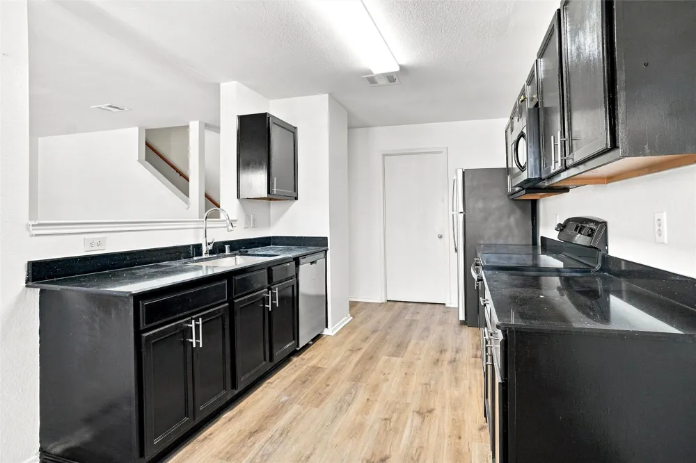 1027 Graystone Drive Lancaster, TX 75134