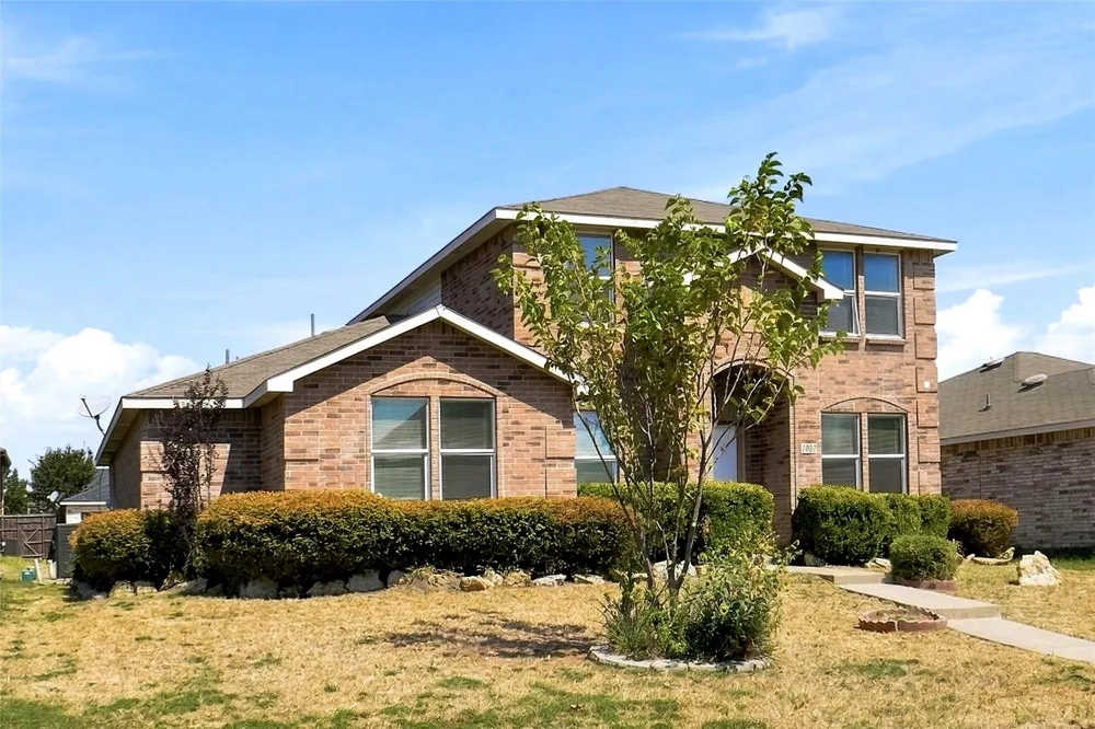 1027 Graystone Drive Lancaster, TX 75134