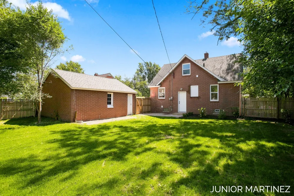 23 E 35th Street Holland, MI 49423
