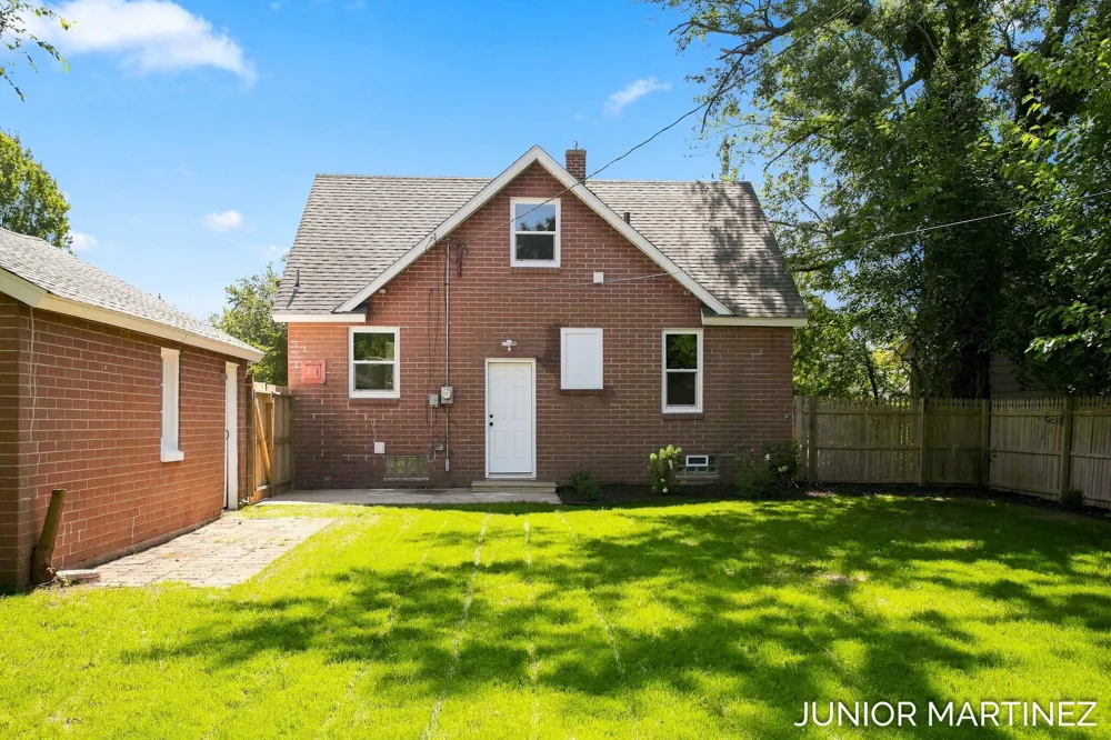 23 E 35th Street Holland, MI 49423