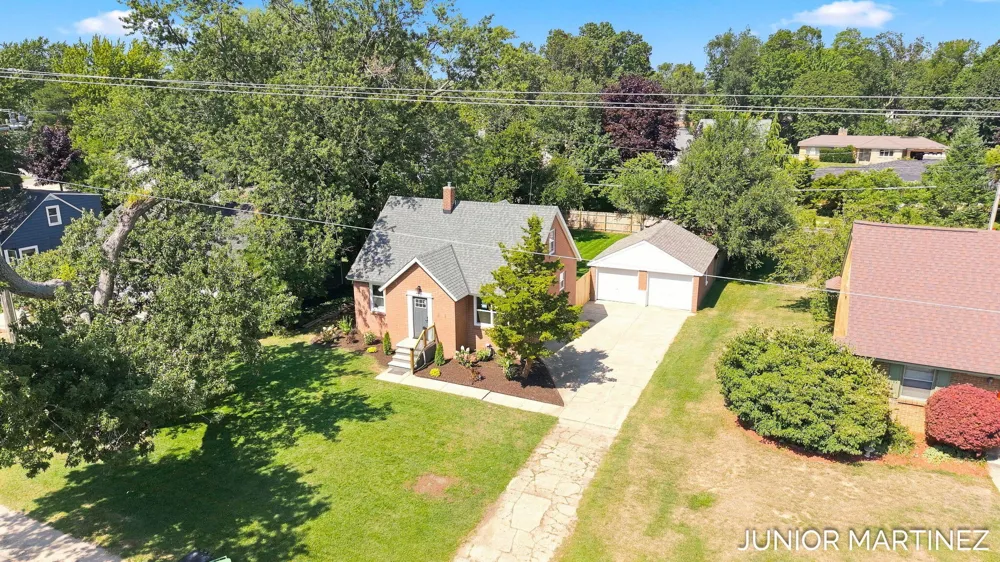 23 E 35th Street Holland, MI 49423