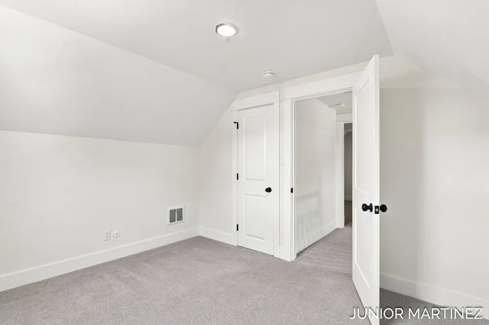 23 E 35th Street Holland, MI 49423