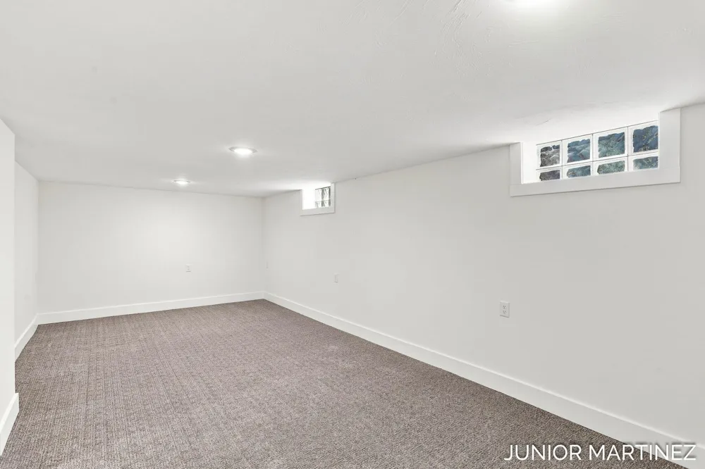 23 E 35th Street Holland, MI 49423