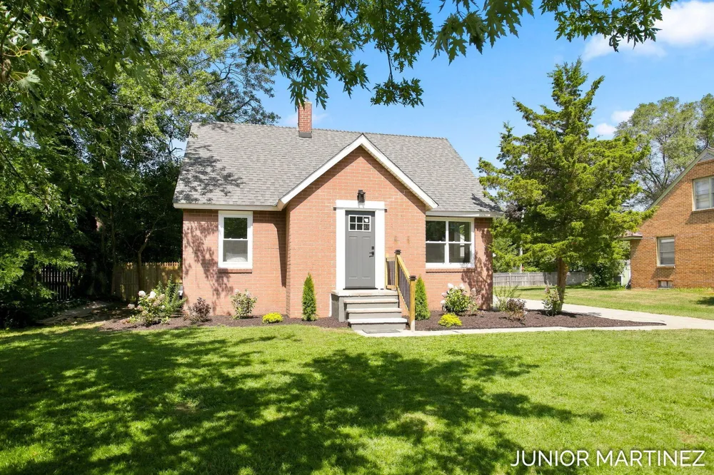 23 E 35th Street Holland, MI 49423