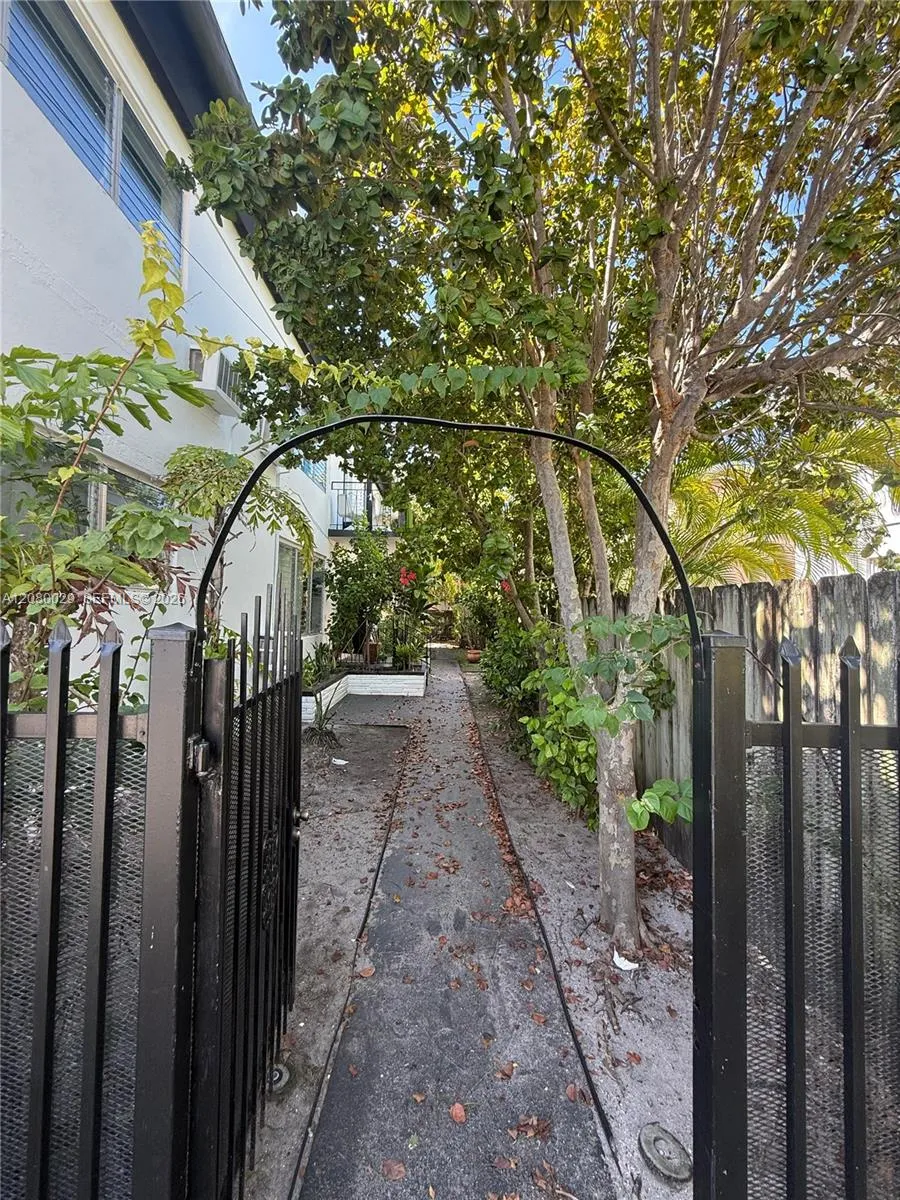 824 82nd St #1 Miami Beach, FL 33141
