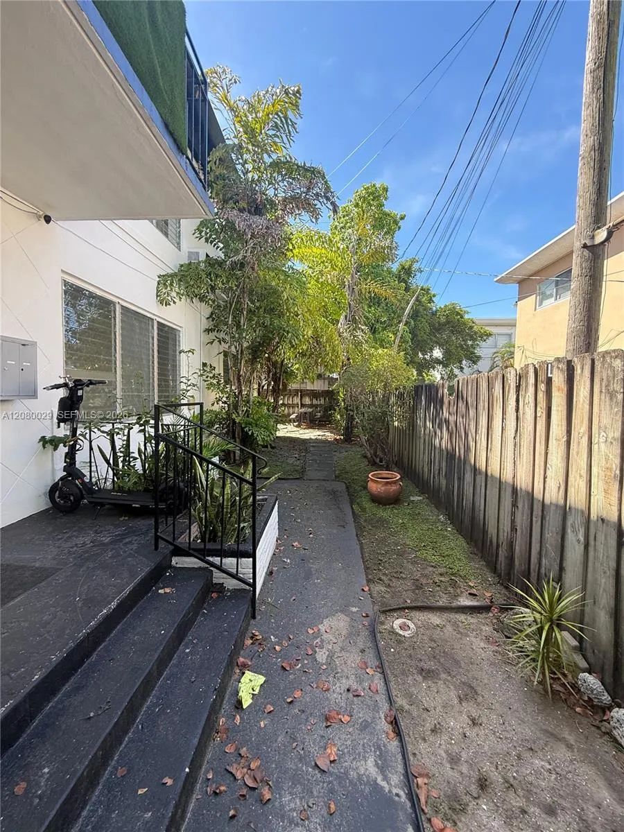 824 82nd St #1 Miami Beach, FL 33141