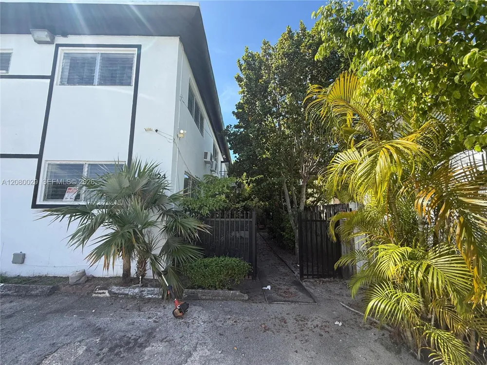 824 82nd St #1 Miami Beach, FL 33141