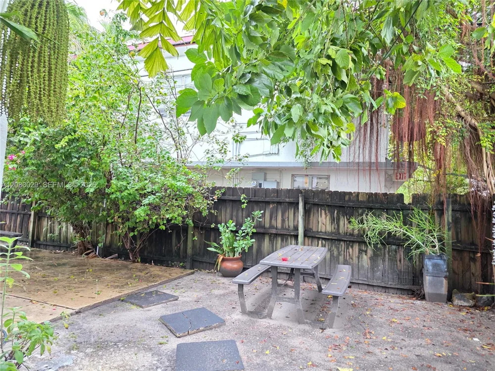 824 82nd St #1 Miami Beach, FL 33141