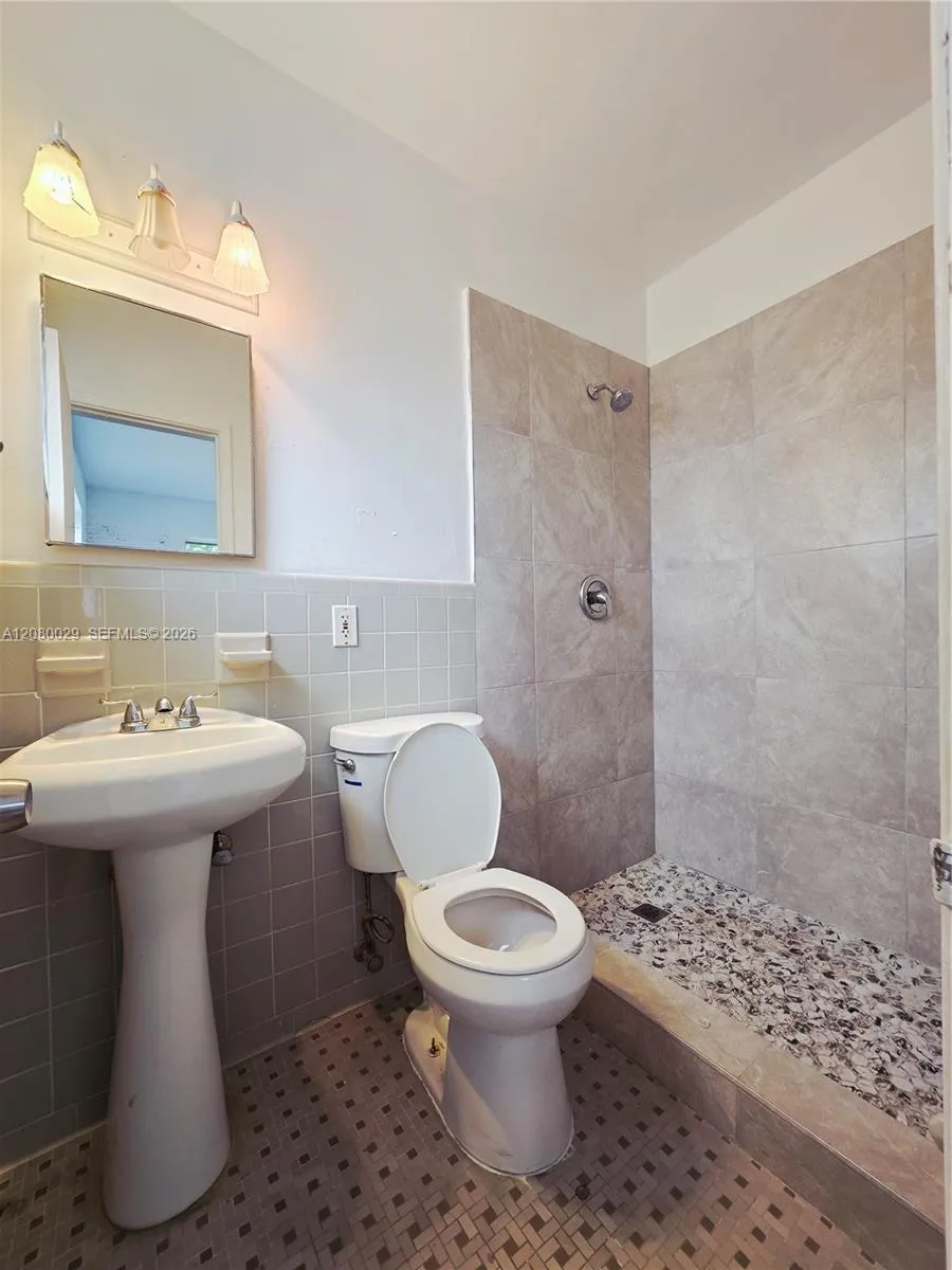 824 82nd St #1 Miami Beach, FL 33141