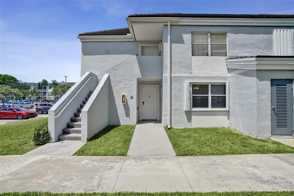 8660 SW 212th St #111 Cutler Bay, FL 33189