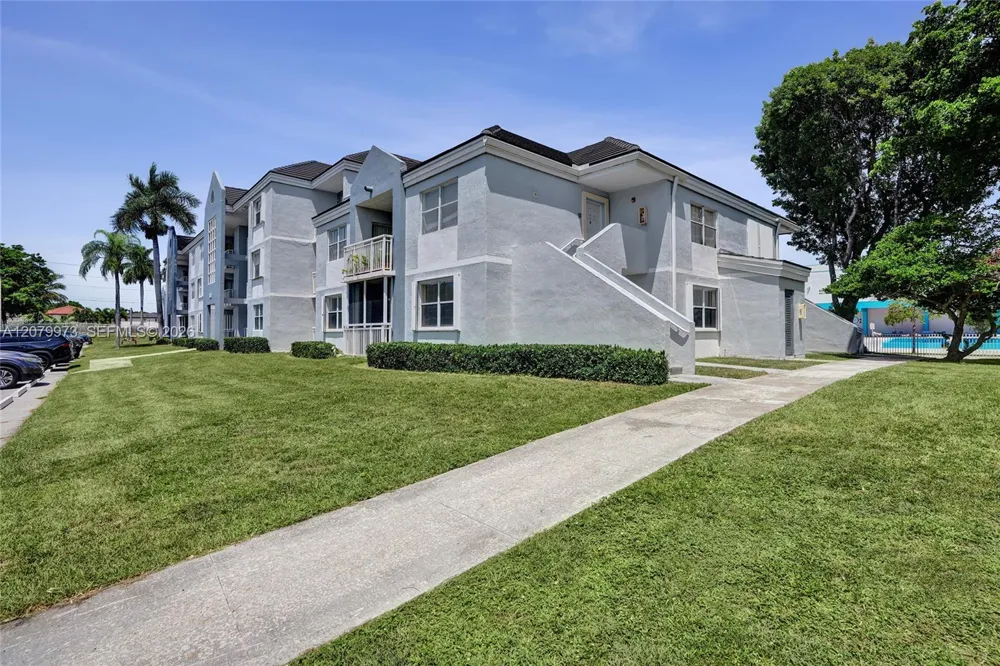 8660 SW 212th St #111 Cutler Bay, FL 33189