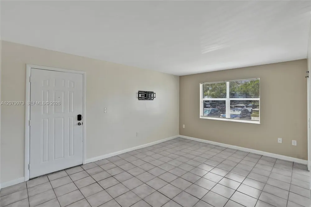 8660 SW 212th St #111 Cutler Bay, FL 33189