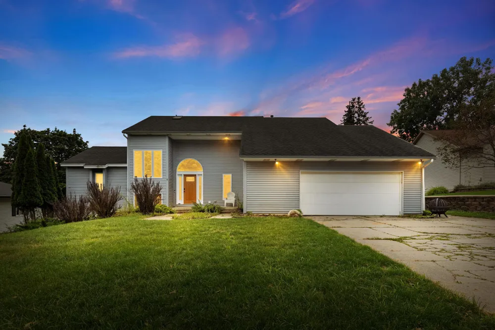 2630 Glencairin Drive NW Grand Rapids City, MI 49504