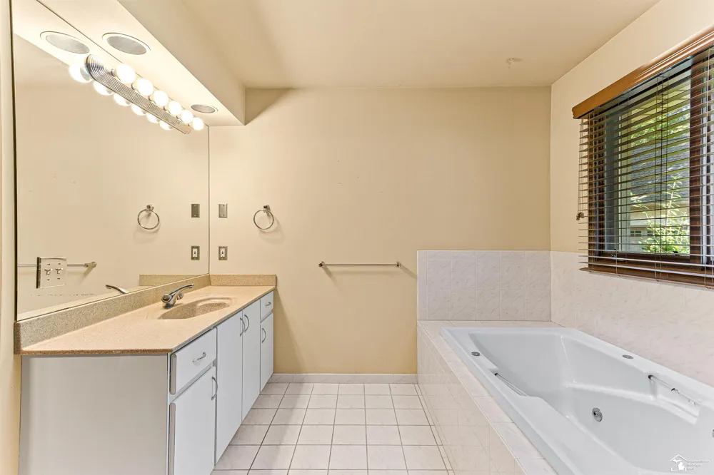 2534 Farmdale Drive Sterling Heights City, MI 48314