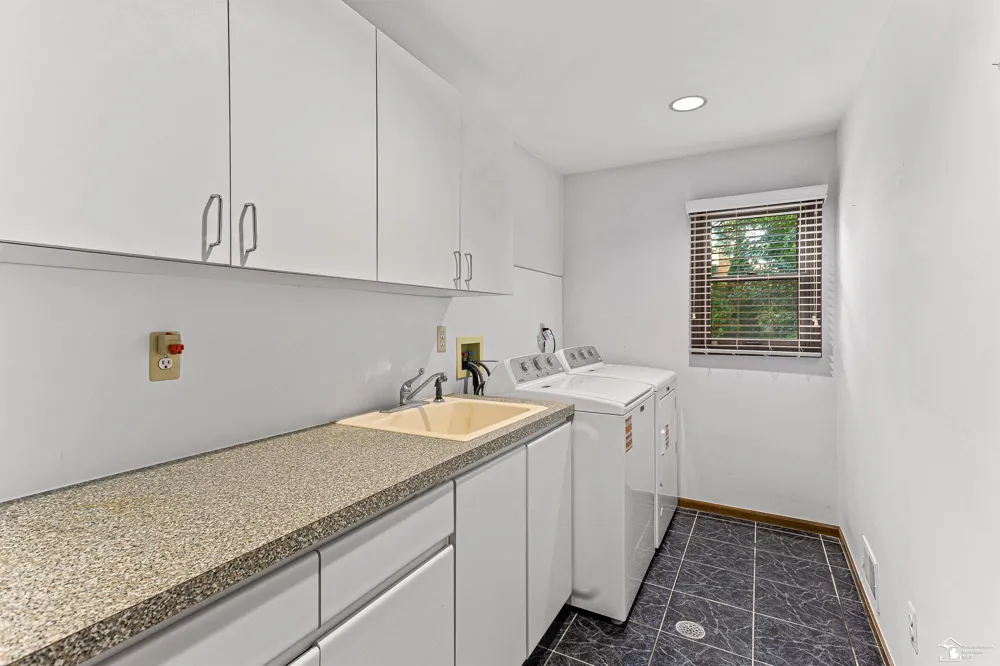 2534 Farmdale Drive Sterling Heights City, MI 48314