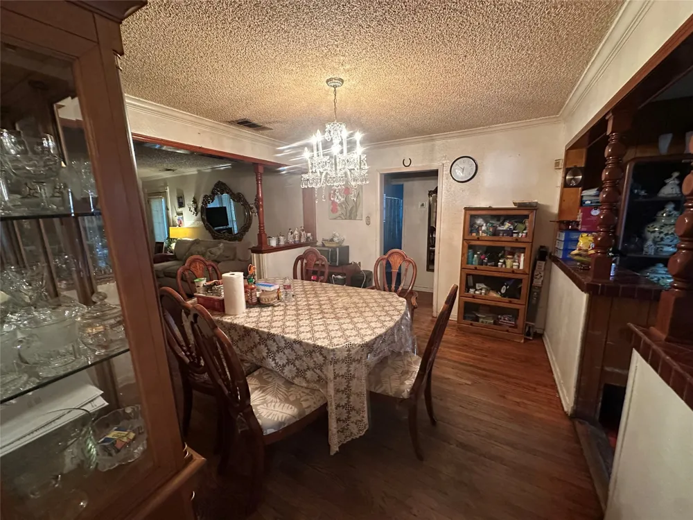7805 Wanebe Drive Dallas, TX 75235