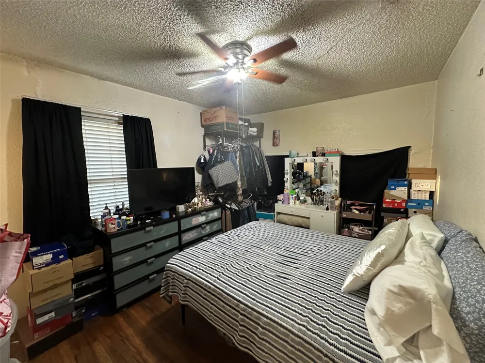 7805 Wanebe Drive Dallas, TX 75235