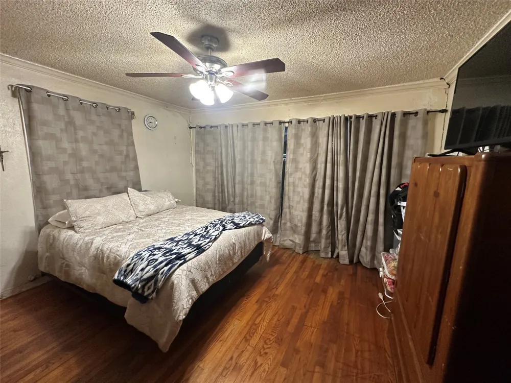 7805 Wanebe Drive Dallas, TX 75235