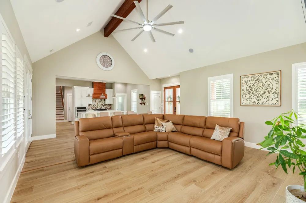 206 Black Oak Dr Angleton, TX 77515