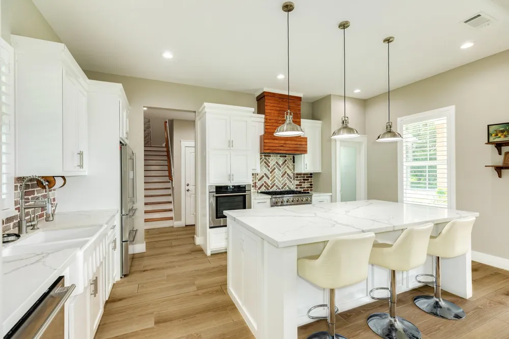 206 Black Oak Dr Angleton, TX 77515