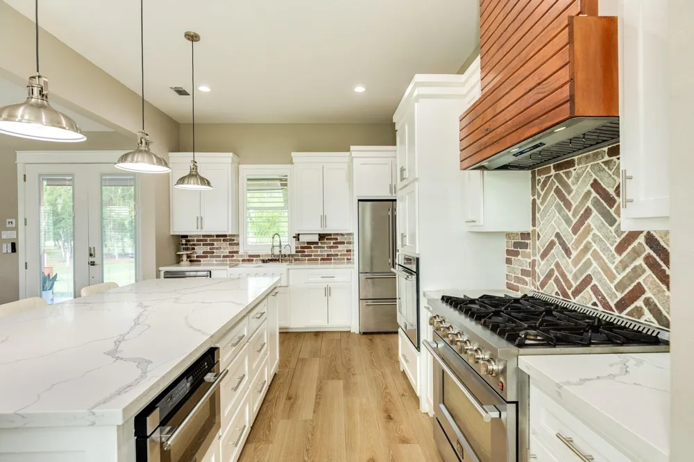 206 Black Oak Dr Angleton, TX 77515