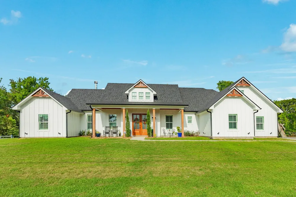 206 Black Oak Dr Angleton, TX 77515