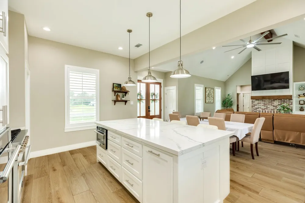 206 Black Oak Dr Angleton, TX 77515