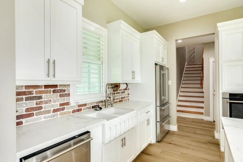 206 Black Oak Dr Angleton, TX 77515