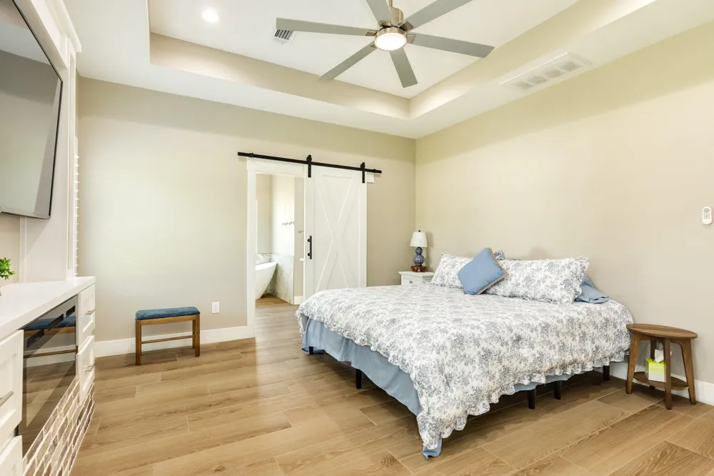 206 Black Oak Dr Angleton, TX 77515